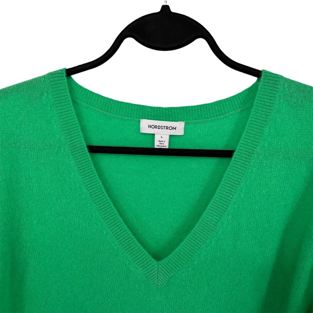 NWT Nordstrom 100% Cashmere Essential V-Neck Pullover Sweater Women's L Green - Picture 4 of 9